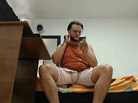Cloudydayxxx webkamerás műsora