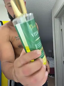 HornyStr8Freak's Webcam Show