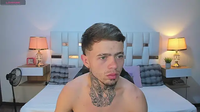 Zeus_damian21 webkamerás műsora