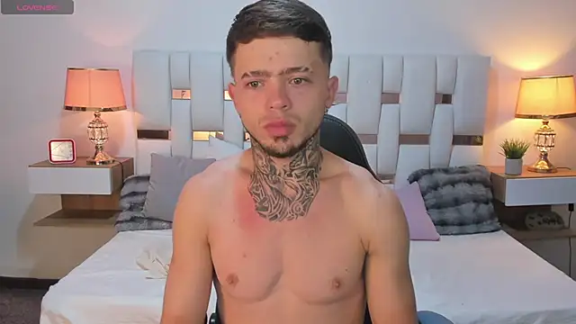 Zeus_damian21 Show in webcam
