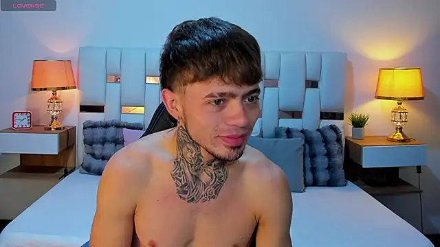 Pertunjukan Kamera Web Zeus_damian21