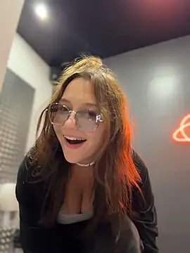 צ'אט XXX בשידור חי של LunaMood