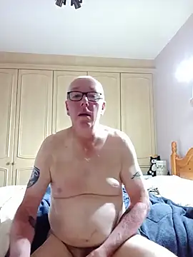 Saintbull68 webcam show