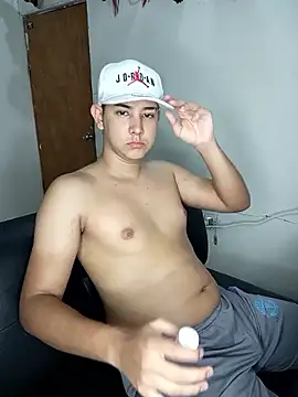 sweetboyxxx11 webcam show