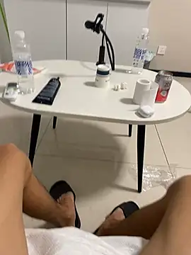 Mr_iphone11 Show Webcam