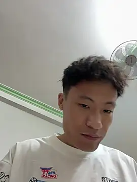 Mr_iphone11 Show Webcam