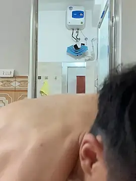 Mr_iphone11 Show in webcam