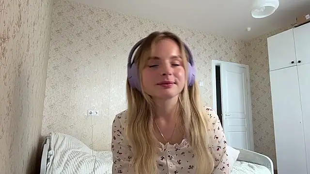 Show modela TeodoraBinney na web-kameri