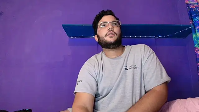 Bruno_3xg_ webkamerás műsora