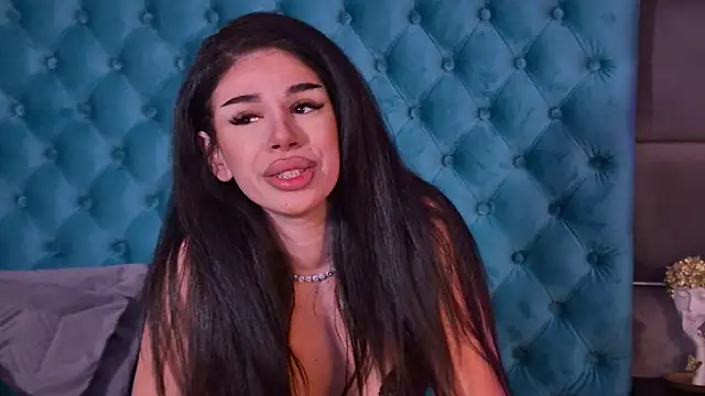 Chat +18 de LucianaDelSol ao vivo