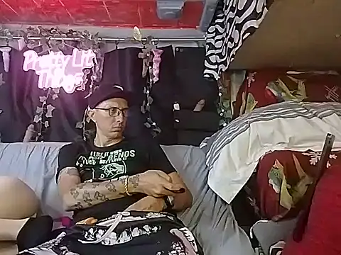 TuzdayG's Webcam Show