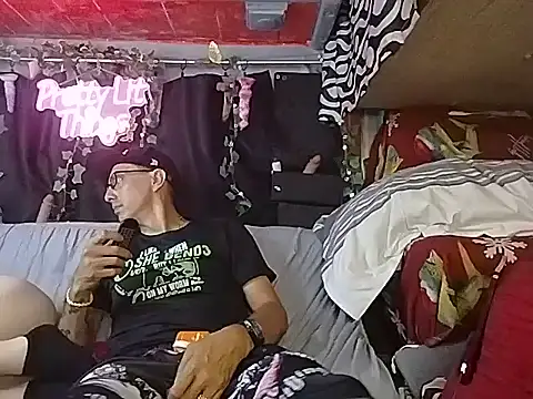 TuzdayG's Webcam Show