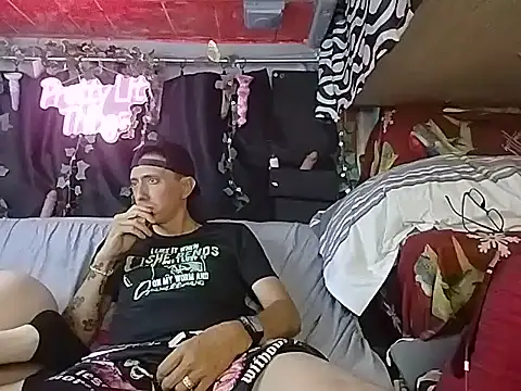 Show modela TuzdayG na web-kameri