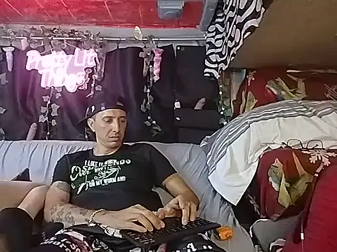TuzdayG webcam show