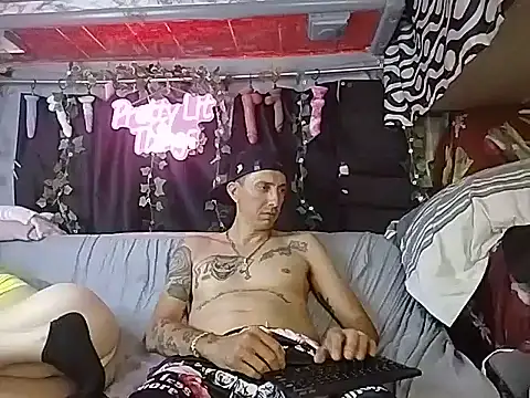 TuzdayG's Webcam Show
