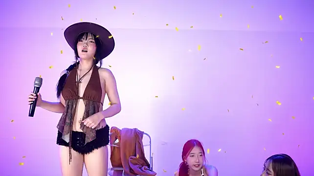 Honeyy-Angel Show Webcam