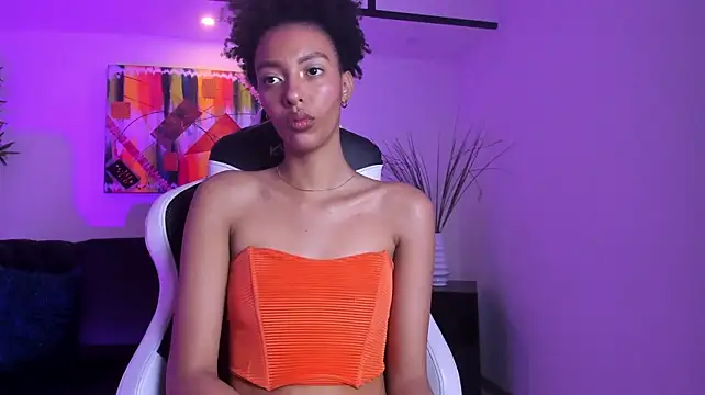 Pokazy przed kamerką – Kiara_Kamau_XXX