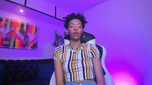 Kiara_Kamau_XXX Show in webcam