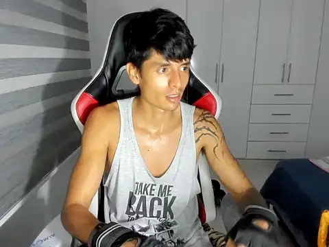 dantedecentralized Show in webcam