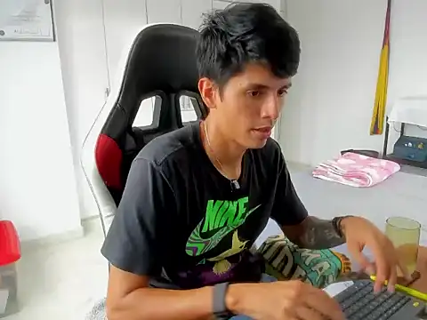 dantedecentralized webcam show