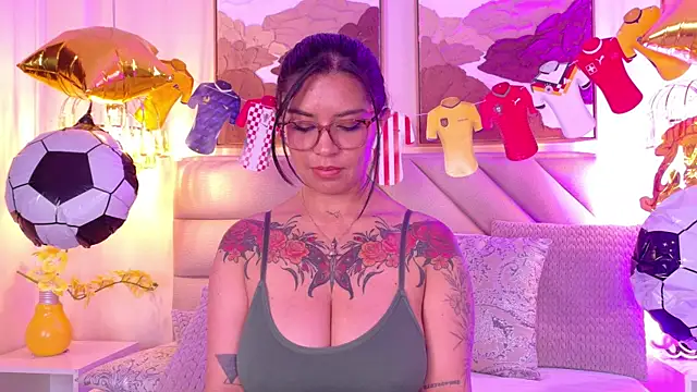 Show de Sharlot18 na webcam