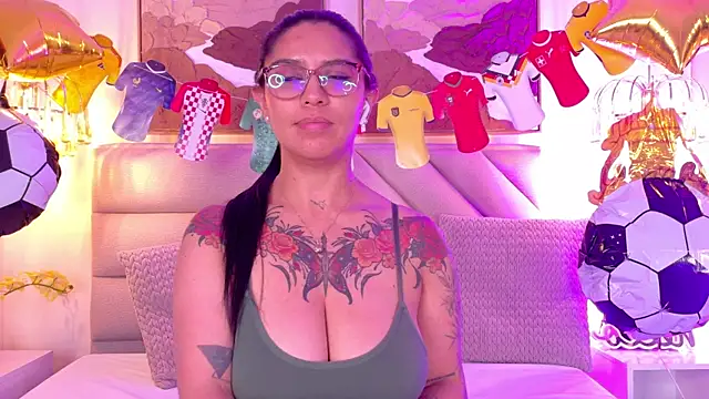 Sharlot18's Webcam Show
