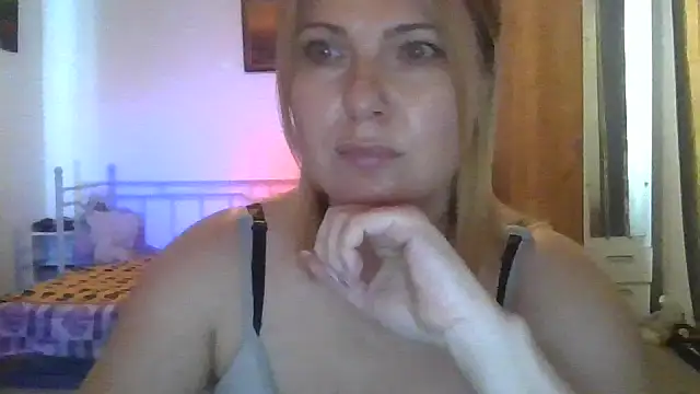ElenaLove888のライブXXXチャット