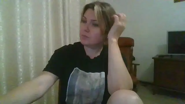 ElenaLove888 XXX чат на живо