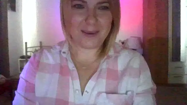 ElenaLove888 élő XXX-chatje
