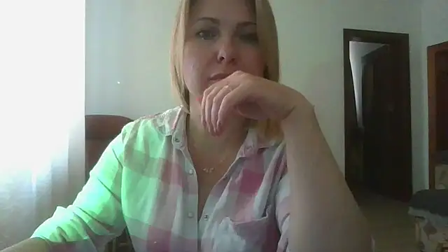 ElenaLove888 Webcam show