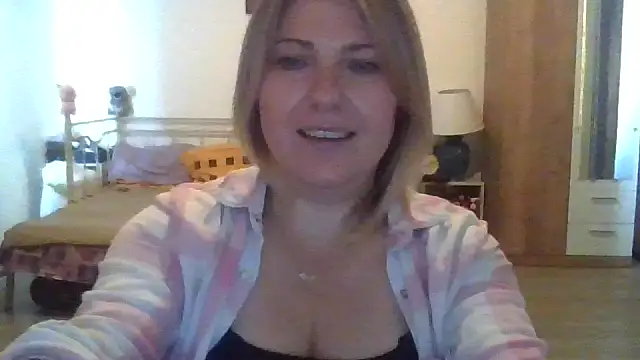 צ'אט XXX בשידור חי של ElenaLove888
