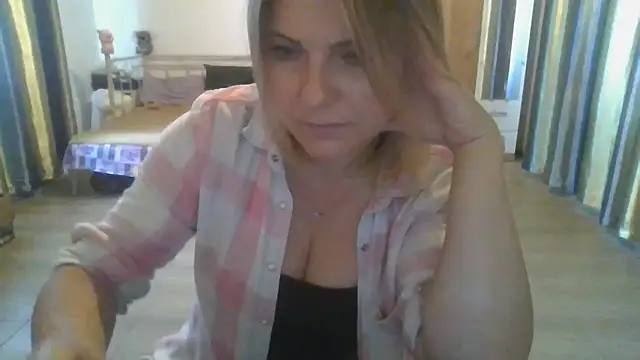 ElenaLove888 Adlı Modelin Canlı XXX Sohbeti