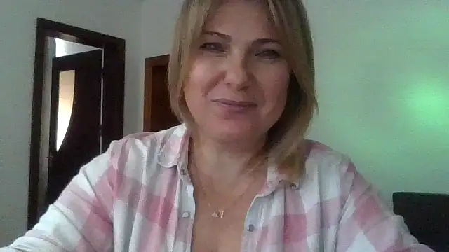 Chatroom XXX en direct de ElenaLove888