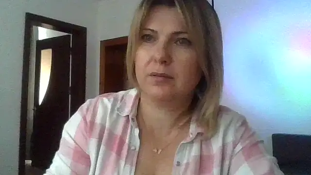 ElenaLove888's Live XXX Chat