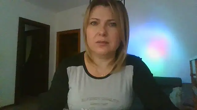ElenaLove888 Live XXX Chat