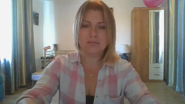 ElenaLove888 Adlı Modelin Canlı XXX Sohbeti