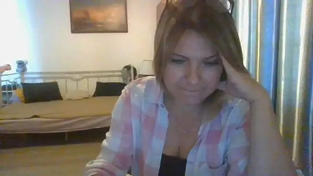 Chatroom XXX en direct de ElenaLove888
