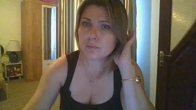 ElenaLove888 Adlı Modelin Canlı XXX Sohbeti