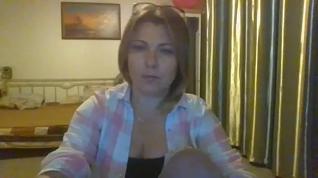 ElenaLove888 XXX чат на живо