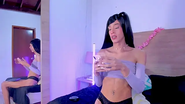 LaraRous Show in webcam