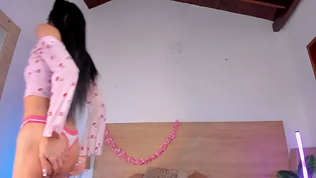 LaraRous' Webcam Show
