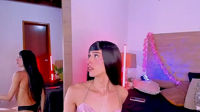 LaraRous Webcam show