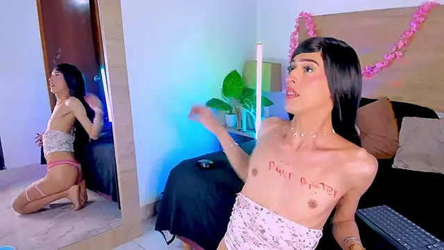 LaraRous' Webcam Show