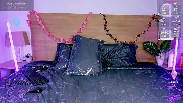 LaraRous Show in webcam