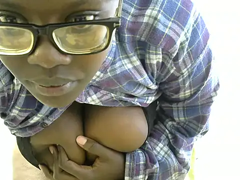 Horny_Larry Show in webcam