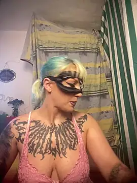 Pokazy przed kamerką – Honeymilky1