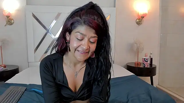 Chat +18 de Sky_Collins_ ao vivo
