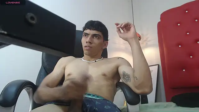 Show modela Hanx_Diincel na web-kameri