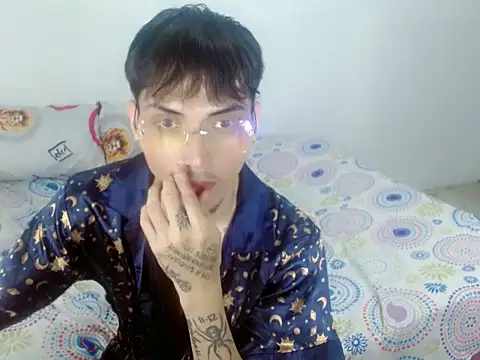 flaco23_latino Webcam show