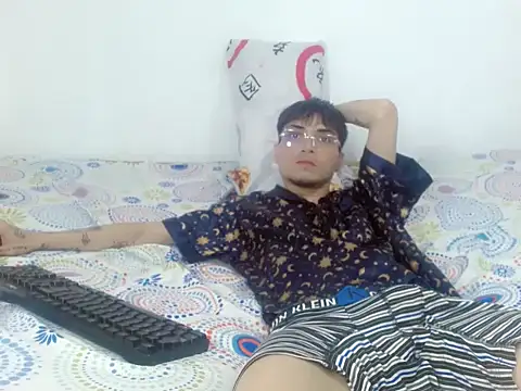flaco23_latino Webcam-Show
